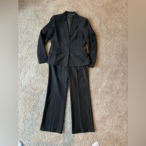 Anne Klein Jackets & Blazers - Ann Klein Black Business Suit. Size 6. Wide leg, perfect condition.